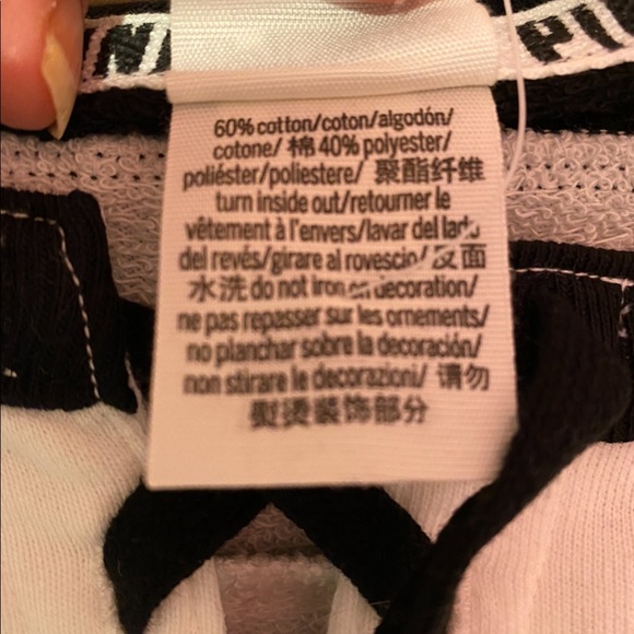 VS PINK CLASSIC JOGGERS VARSITY PULLOVER SET - Picture 11 of 15